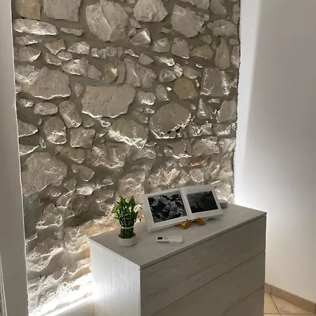 Apartment Faccio17 *