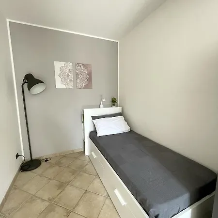 Apartment Faccio17 *